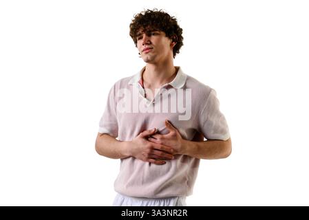 Der Mann fühlt starke Brustschmerzen durch Interkostalneuralgie. Kämpfen mit Herzrhythmusstörungen durch Herzrhythmusstörungen Stockfoto