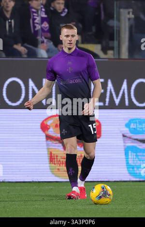 Roma, Italien. März 2025. Pietro Comuzzo von ACF Fiorentina wurde im Artemio Franchi Stadion während des italienischen Fußballspiels der Serie A zwischen ACF Fiorentina und Juventus FC in Aktion genommen. Endstand: ACF Fiorentina 3:0 Juventus FC. (Foto von Emanuele Pennacchio/SOPA Images/SIPA USA) Credit: SIPA USA/Alamy Live News Stockfoto