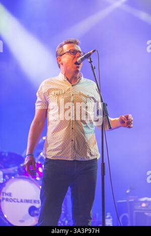 Die Proclaimers spielen King Tuts Wah Wah Tent in T in the Park in seinem neuen Zuhause von Schloss Strathallen Stockfoto