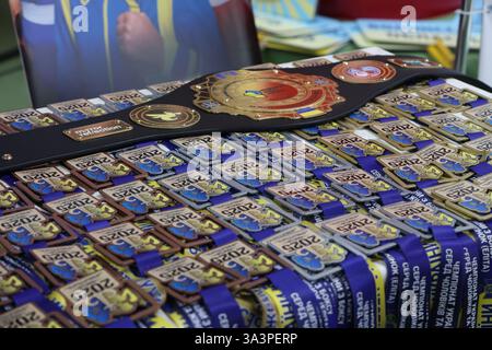 ODESSA, UKRAINE - 10. März 2025: Ukrainischer Boxcup unter Männern und Frauen. Eröffnungszeremonie des Wettbewerbs, des Konzerts, der Preise, der Trainer, der Richter, Par Stockfoto