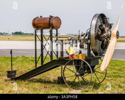 Berlin, Deutschland - 10. Juni. 2010: Nachbau des GNOME 9-Zylinder-Drehmotor-Prüfstands bei ILA (Internationale Luft- und Raumfahrtausstellung) Berlin Airs Stockfoto
