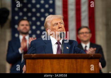 WASHINGTON DC, USA - 4. März 2025 - US-Präsident Donald Trump hält seine gemeinsame Ansprache vor dem Kongress am Dienstag, 4. März 2025, in der House Chamber of Stockfoto