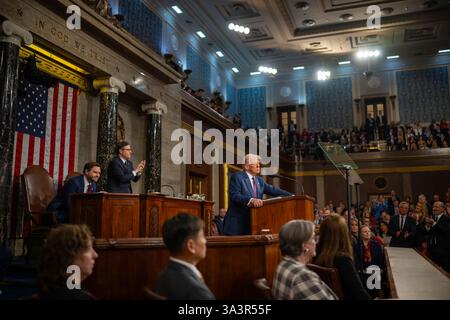 WASHINGTON DC, USA - 4. März 2025 - US-Präsident Donald Trump hält seine gemeinsame Ansprache vor dem Kongress am Dienstag, 4. März 2025, in der House Chamber of Stockfoto