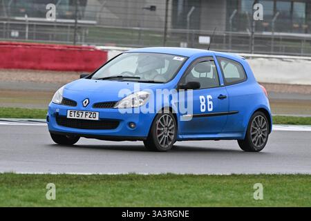 James Slater, Renault Clio RS Cup, wurde 1952 zum ersten Mal in der Pomeroy Trophy ausgetragen, in der Autos aller Epochen und Typen, der Vintage Sports Car Club VSCC Stockfoto