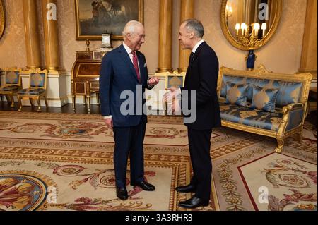 König Karl III. Hält eine Audienz mit dem kanadischen Premierminister Mark Carney im Londoner Buckingham Palace. Bilddatum: Montag, 17. März 2025. Stockfoto