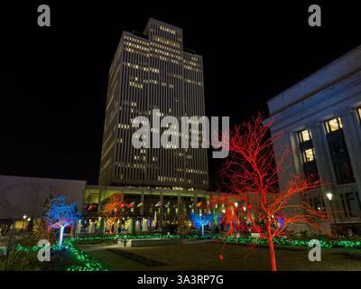 Der platz im Bürogebäude der Kirche Jesu Christi der Heiligen der Letzten Tage, dekoriert zu Weihnachten. Salt Lake City, Utah. Stockfoto