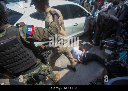Port-au-Prince, Port-au-Prince, Haiti. März 2025. Beerdigung zweier haitianischer Soldaten, die während eines Angriffs auf Delmas 30, Port-au-Prince, getötet wurden. (Credit Image: © Patrice Noel/ZUMA Press Wire) NUR REDAKTIONELLE VERWENDUNG! Nicht für kommerzielle ZWECKE! Quelle: ZUMA Press, Inc./Alamy Live News Stockfoto
