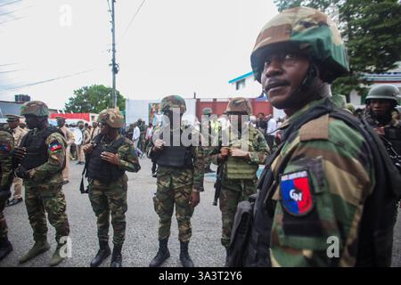 Port-au-Prince, Port-au-Prince, Haiti. März 2025. Beerdigung zweier haitianischer Soldaten, die während eines Angriffs auf Delmas 30, Port-au-Prince, getötet wurden. (Credit Image: © Patrice Noel/ZUMA Press Wire) NUR REDAKTIONELLE VERWENDUNG! Nicht für kommerzielle ZWECKE! Quelle: ZUMA Press, Inc./Alamy Live News Stockfoto