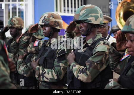 Port-au-Prince, Port-au-Prince, Haiti. März 2025. Beerdigung zweier haitianischer Soldaten, die während eines Angriffs auf Delmas 30, Port-au-Prince, getötet wurden. (Credit Image: © Patrice Noel/ZUMA Press Wire) NUR REDAKTIONELLE VERWENDUNG! Nicht für kommerzielle ZWECKE! Quelle: ZUMA Press, Inc./Alamy Live News Stockfoto