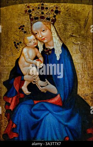 Die Jungfrau und das Kind mit einem Apfelschöpfer Böhmen 15. Jahrhundert La Vierge à l'Enfant pächter une pomme Bohême, Louvre Frankreich Museum für schöne Kunst. ( Das Kunstwerk „Jungfrau und Kind, Holding an Apple“ ist ein Gemälde aus dem 15. Jahrhundert, das Böhmen zugeschrieben wird und im Louvre Museum untergebracht ist. Das Gemälde zeigt die Jungfrau Maria und das Jesuskind, wobei das Kind einen Apfel hält. Stockfoto
