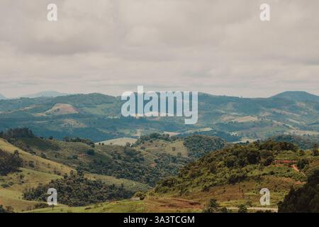 Landschaft der Rolling Hills und Täler Stockfoto