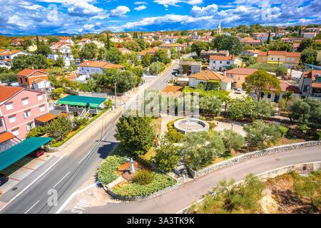 Dorf Sveti Vid in der Nähe von Malinska auf der Insel Krk aus der Vogelperspektive, Sommerziel im Kvarner Golf von Kroatien Stockfoto