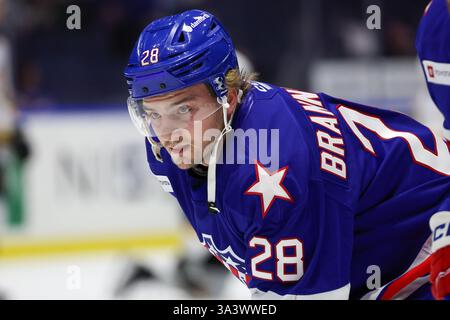 Rochester, New York, USA. März 2025. Der US-amerikanische Verteidiger Erik Brannstrom (28) fährt in Aufwärmstunden vor einem Spiel gegen die Providence Bruins. Die Rochester Americans veranstalteten die Providence Bruins in einem Spiel der American Hockey League in der Blue Cross Arena in Rochester, New York. (Jonathan Tenca/CSM). Quelle: csm/Alamy Live News Stockfoto