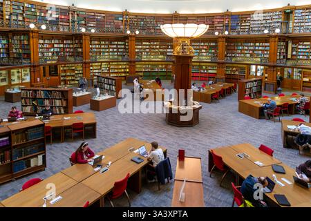 Historischer kreisförmiger Picton Reading Room in der Liverpool Central Library, Stadt Liverpool, England, Großbritannien, fertiggestellt 1879 Stockfoto