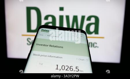 Deutschland. Januar 2025. In dieser Abbildung ist ein Smartphone mit der Website des japanischen Unternehmens Daiwa Securities Group Inc. Auf dem Bildschirm vor dem Geschäftslogo zu sehen. Quelle: SOPA Images Limited/Alamy Live News Stockfoto