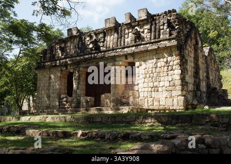 Mexiko. Yucatan. Uxmal. Blick auf eines der Gebäude. Stockfoto