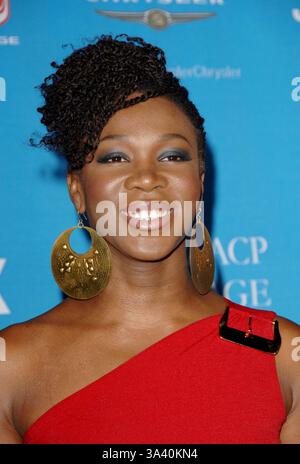 26. Februar 2006 - Los Angeles, Kalifornien, USA - K46531FB.37TH NAACP IMAGE AWARDS, Ankünfte am die. SHRINE AUDITORIUM LOS ANGELES, CA.2/25/2006. FITZROY BARRETT / 2006.INDIA. ARIE (Kredit-Bild: © Globe Photos/ZUMAPRESS.com) Stockfoto