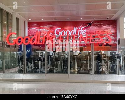 Toronto, ON, Kanada – 2. August 2024: Sehen Sie sich das Goodlife Fitness Company-Schild an. Stockfoto