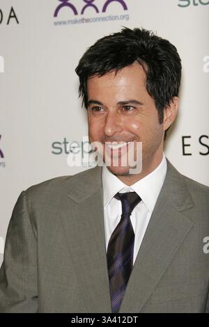 27. April 2006 - Beverly Hills, Kalifornien, USA - JONATHAN SILVERMAN-. STEP UP WOMEN ES NETWORK INSPIRATION AWARDS-. BEVERLY HILTON HOTEL, BEVERLY HILLS, KALIFORNIEN -.04-27-2006-. NINA PROMMER / 2006.K47636NP (Kredit-Bild: © Globe Photos/ZUMAPRESS.com) Stockfoto
