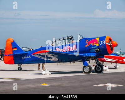 Belin, Deutschland - Juni 11.2010: THE FLYING BULLS GMBH North American AT-6D Harvard III 'WALTER EICHHORN' amerikanischer einmotoriger Advanced Trainer Aircr Stockfoto