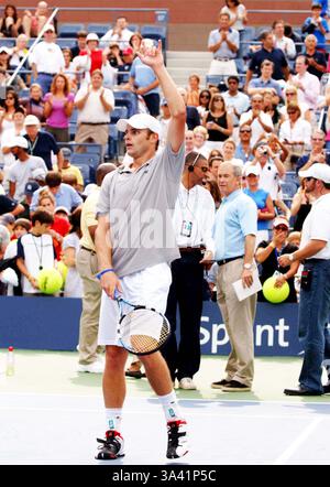 28. August 2006 - New York, New York, USA - K49434AR. US OPEN 2006 in FLUSHING MEADOW PARK QUEENS, NEW YORK NewYork 28.08.2006. ANDREA RENAULT-ANDY RODDICK(Credit Image: © Globe Photos/ZUMAPRESS.com) Stockfoto