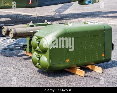 Belin, Deutschland - 11. Juni 2010: MBDA HOT-3 und PARS 3 LR(TRIGAT-LR, AC 3G) dritte Generation von Panzerabwehrraketen auf der Berliner Luftschau (ILA) 20 Stockfoto
