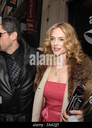 Februar 2007 - New York, New york - K51890AR.PROMINENTE GENIESSEN DEN ERSTEN WARMEN TAG SEIT MEHREREN WOCHEN NEW YORK New YORK 2007. ANDREA RENAULT- 2007.HEATHER GRAHAM(Bild: © Globe Photos/ZUMAPRESS.com) Stockfoto