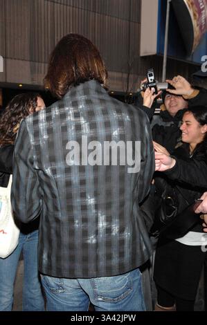 Februar 2007 - New York, New york - K51890AR.PROMINENTE GENIESSEN DEN ERSTEN WARMEN TAG SEIT MEHREREN WOCHEN NEW YORK New YORK 2007. ANDREA RENAULT- 2007.JIM CARREY(Bild: © Globe Photos/ZUMAPRESS.com) Stockfoto