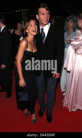 6. MÄRZ 2008 - K9573FB.''DIRTY DANCING'' PREMIERE 08-20-1997. PATRICK SWAYZE UND JENNIFER GREY. FITZROY BARRETT- 1997.PATRICKSWAYZERETRO(Foto: © Globe Photos/ZUMAPRESS.com) Stockfoto