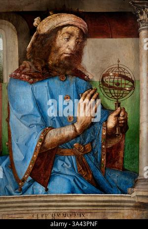 Ptolemaios - Claudius Ptolemaeus 90–168 Mathematiker Geograph Urbino Gemälde 1474 von Pedro Berruguete (1450–1504) Italienisch, Italien und Justus van Gent (1460–1480) Belgier, Belgien, Flämisch, Louvre Frankreich Französisches Museum für schöne Kunst. Claudius Ptolemaios, auch bekannt als Ptolemaios, war ein griechisch-römischer Mathematiker, Astronom, Geograph, Astrologe und Musiktheoretiker, der von 90 168 n. Chr. Er ist vor allem bekannt für sein geozentrisches Modell des Universums, das die Erde in den Mittelpunkt stellte, und seine einflussreichen Arbeiten zur Geographie. Stockfoto