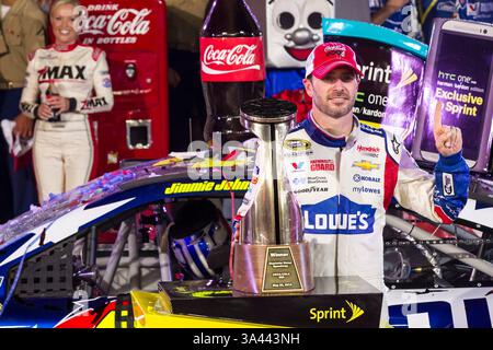 25. Mai 2014 – Concord, NC, USA – Concord, NC – 25. Mai 2014: Jimmie Johnson (48) gewinnt den Coca Cola 600 auf dem Charlotte Motor Speedway in Concord, NC. (Kreditbild: © ASP/Cal Sport Media/ZUMAPRESS.com) Stockfoto