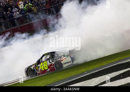 25. Mai 2014 – Concord, NC, USA – Concord, NC – 25. Mai 2014: Jimmie Johnson (48) gewinnt den Coca Cola 600 auf dem Charlotte Motor Speedway in Concord, NC. (Kreditbild: © ASP/Cal Sport Media/ZUMAPRESS.com) Stockfoto