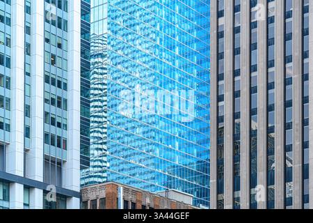 Abstrakte moderne architektonische Elemente im Stadtteil. Stockfoto