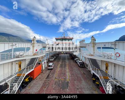 Fährfahrt durch den Fjord im Süden Chiles. Austral-Route. Stockfoto