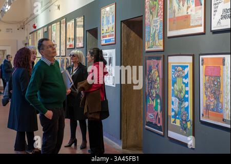 Rom, Italien 18. März 2025: Frigidaire Geschichte und Bilder des revolutionärsten Kunstmagazins der Welt, Ausstellung im Trastevere Museum © Andrea Sabbadini Stockfoto