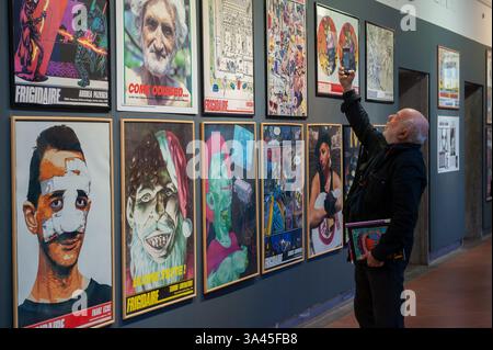 Rom, Italien 18. März 2025: Frigidaire Geschichte und Bilder des revolutionärsten Kunstmagazins der Welt, Ausstellung im Trastevere Museum © Andrea Sabbadini Stockfoto