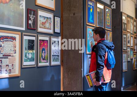 Rom, Italien 18. März 2025: Frigidaire Geschichte und Bilder des revolutionärsten Kunstmagazins der Welt, Ausstellung im Trastevere Museum © Andrea Sabbadini Stockfoto