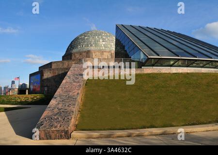 Chicago, Illinois, USA. Das Adler Planetarium am äußersten östlichen Ende des Museums Campus der Stadt. Stockfoto