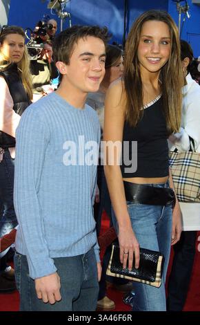 2. Februar 2002 - Hollywood, CA, USA - FRANKIE MUNIZ und AMANDA BYNES. BIG FAT LIAR - PREMIERE. UNIVERSAL STUDIOS HOLLYWOOD, CA. 2. FEBRUAR 2002. NINA PROMMER / 2002 K23920NP (Kredit-Bild: © Globe Photos/ZUMAPRESS.com) Stockfoto