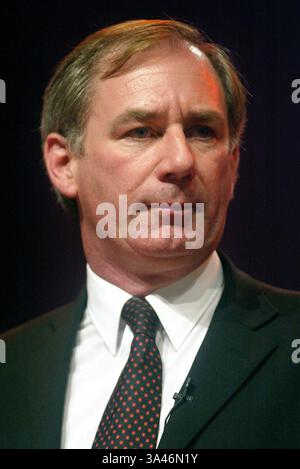 Oktober 2002 - Scarborough, North Yorkshire, England - GEOFFREY HOON MP. VERTEIDIGUNGSMINISTER VON North Yorkshire. TLABOUR PARTYKONFERENZ 2002.PARTYKONFERENZ 2002.03.10.2002.DI124.CREDIT: ALLSTAR/(Bild: © Globe Photos/ZUMAPRESS.com) Stockfoto