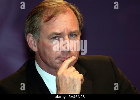 Oktober 2002 - Scarborough, North Yorkshire, England - GEOFFREY HOON MP. VERTEIDIGUNGSMINISTER VON North Yorkshire. TLABOUR PARTYKONFERENZ 2002.PARTYKONFERENZ 2002.03.10.2002.DI125.CREDIT: ALLSTAR/(Bild: © Globe Photos/ZUMAPRESS.com) Stockfoto