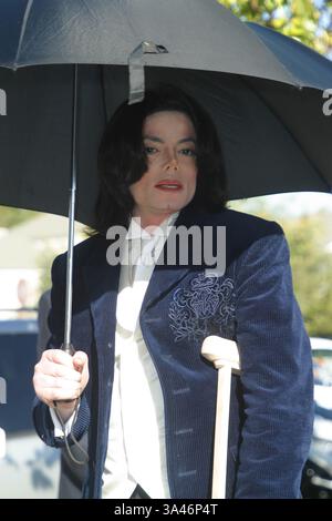 3. Dezember 2002 - Santa Maria, Kalifornien, USA - MICHAEL JACKSON... GERICHTSVERHANDLUNG KOMMT AM SANTA MARIA GERICHT-. SANTA MARIA, CA -. 3. DEZEMBER 2002-. NINA PROMMER / 2002 K27170NP (Kredit-Bild: © Globe Photos/ZUMAPRESS.com) Stockfoto