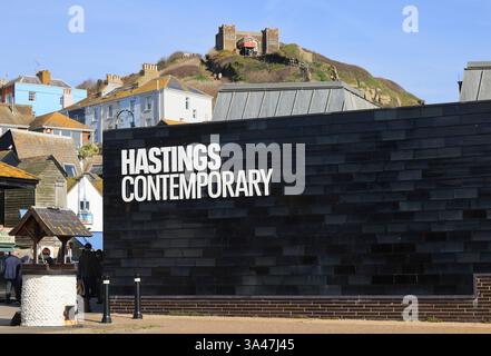 Die Hastings Contemporary Art Gallery (früher Jerwood) befindet sich am Stade in Hastings, East Sussex, Großbritannien Stockfoto