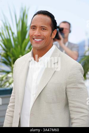 21. Mai 2006 - Palais De Festival, CANNES, Frankreich - DWAYNE JOHNSON. BESUCHT DEN FOTOTERMIN FÜR SOUTHLAND TALES IN CANNES 21.05.2006. DAVID GADD - - 2006.K48030 (Kredit-Bild: © Globe Photos/ZUMAPRESS.com) Stockfoto