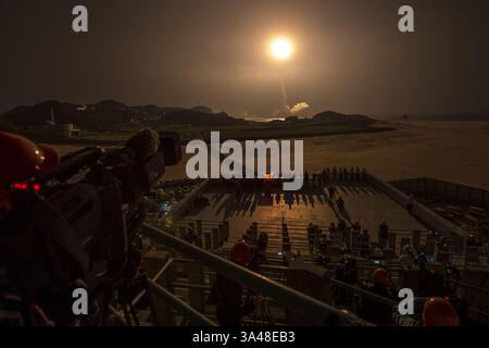 28. Februar 2014 - Präfektur Kagoshima, Japan - Eine japanische H-IIA-Rakete mit der NASA-Japan Aerospace Exploration Agency (JAXA), dem Kernobservatorium für globale Niederschlagsmessung (GPM) an Bord, wird vom Tanegashima Space Center aus gestartet, Freitag, 28. Februar 2014, Tanegashima, Japan. Die GPM-Sonde wird Informationen sammeln, die Daten aus einem internationalen Netzwerk bestehender und künftiger Satelliten zusammenführen, um globale Niederschläge und Schneefälle alle drei Stunden zu kartieren. (Kreditbild: © NASA/ZUMA Wire) Stockfoto