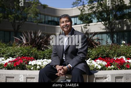 21. Mai 2014 - Milpitas, CA, USA - Sanjay Mehrotra, Mitbegründer, Präsident und CEO von SanDisk, am 21. Mai 2014 im Innenhof des Firmensitzes in Milpitas, Kalifornien. (Abbildung: © Nhat V. Meyer/MCT/ZUMA Wire) Stockfoto