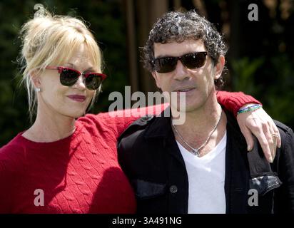7. Juni 2014 – Hollywood, Kalifornien, USA – Melanie Griffith (56) meldete nach 18 Jahren Ehe die Scheidung von Antonio Banderas (53) an, wobei sie unversöhnliche Differenzen zitierte. Sie haben ein Kind Stella, das im September 18 wird. Samstag, 7. Juni 2014, Los Angeles, CA, 2014. Melanie Griffith und Antonio Banderas kommen am Sonntag, den 16. Mai 2010, zur Premiere von Shrek Forever After im Gibson Amphitheater in Los Angeles, Kalifornien. (Bild: © Prensa Internacional/ZUMAPRESS.com) Stockfoto