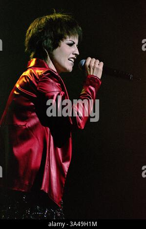 Mailand Italien 5. April 2002: Dolores O’Riordan, irischer Sänger der Cranberries-Band, während des Live-Konzerts im Forum Assago Stockfoto