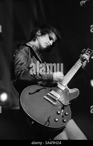 Mailand Italien 5. April 2002: Dolores O’Riordan, irischer Sänger der Cranberries-Band, während des Live-Konzerts im Forum Assago Stockfoto