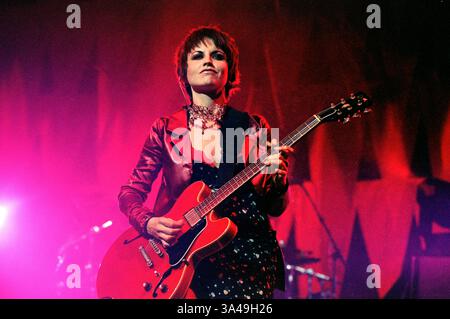 Mailand Italien 5. April 2002: Dolores O’Riordan, irischer Sänger der Cranberries-Band, während des Live-Konzerts im Forum Assago Stockfoto